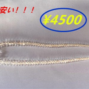 シルバーの金具に水晶ネックレス